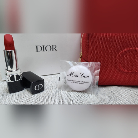 DIOR Trousse in Christmas Red with Iconic Red #999 LIPSTICK and Miss Dior Bomb - Picture 2 of 8